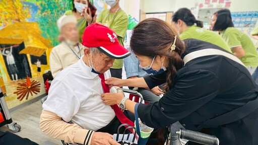 88位阿公落淚迎父親節!門諾基金會用記憶與陪伴撫慰老爸爸心靈