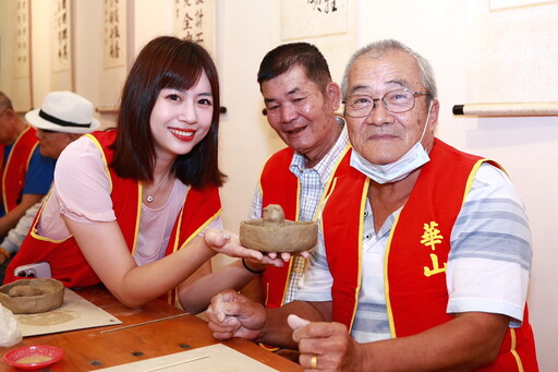 華山基金會民雄站19週年感恩會 愛心大使柯莉絲汀攜手傳愛
