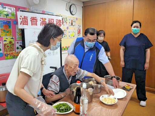活躍老化理念融入養護生活 八德榮家「蘇大廚滷豬腳」美食之旅攜手住民長輩共享家的味道