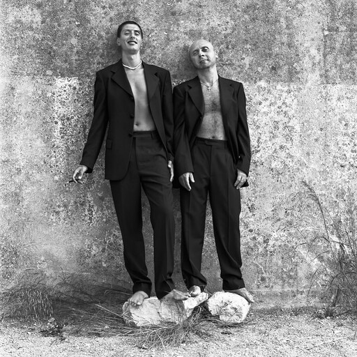 性感、力量與奢華:1994 Helmut Newton 為 Dolce & Gabbana 留下的經典瞬間
