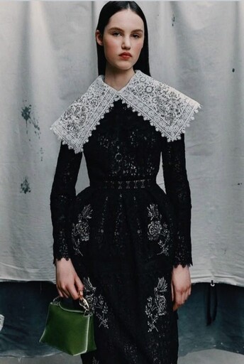 「領」先時尚 什麼是「祖譜式」 (ancestral portrait dressing)?