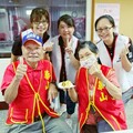 伴孤老做月餅過中秋 愛心企業台灣普利司通長年支持華山基金會服務關注弱勢老人