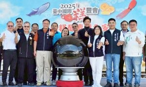 千人辦桌巨型藍鯨風箏閃耀大安 台中海線吸睛魅力「糕」調登場