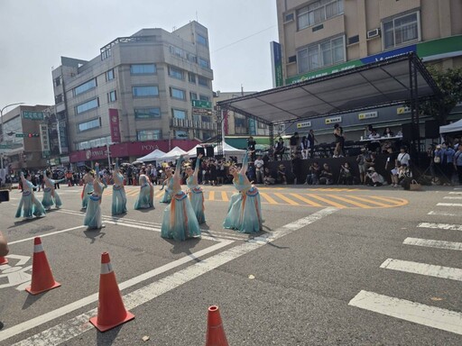 【踩舞嘉年華】清水警設攤宣導防詐與交通安全 吸引大小朋友熱情參與