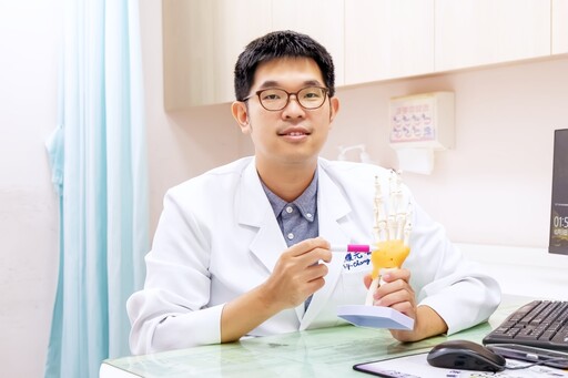 拿碗都發抖 退休工程師患腕隧道症候群接受神經減壓手術重拾細活與孫同樂