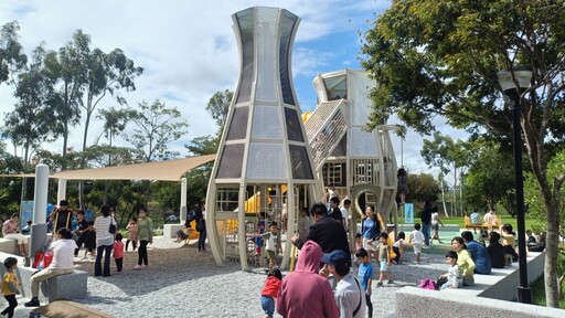 后里環保公園迎立冬雙色盛景 波斯菊花海與落羽松林秘境夯