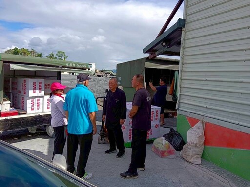 第45次前進災區 前進黨主席楊悟空等友愛心捐物資