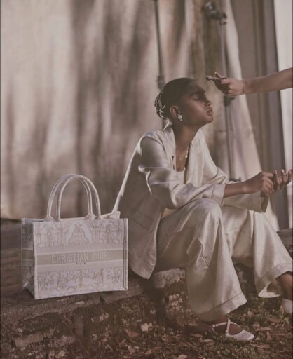 《Dior 》 禮拜一,準備出門、上班了嗎?今天想帶上那一只皮包呢?