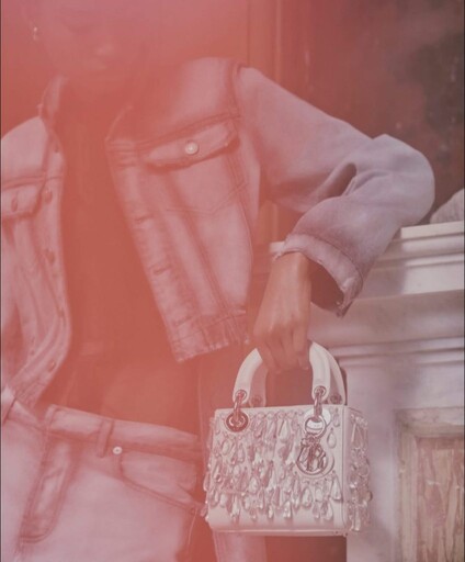 《Dior 》 禮拜一,準備出門、上班了嗎?今天想帶上那一只皮包呢?