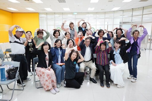 台中「銀向學習2.0」啟動！僑光科大助中高齡長者玩轉AI創意