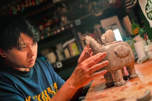 滿足消費者送禮體面、美味與公益等需求 禮坊推出旺福馬瓷器、金玉滿糖、愛盛放公益等禮盒