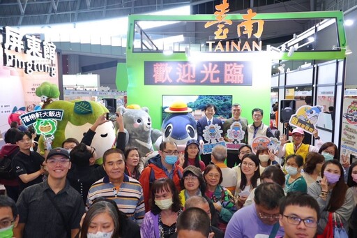 2025大臺南國際旅展登場 雙層巴士現身「臺南館」 黃偉哲市長邀搶好康