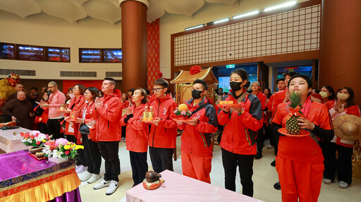 跨宗教慈悲同行 彰化銀樓媽祖逾百位善眾行腳參訪靈鷲山聖山寺與福城