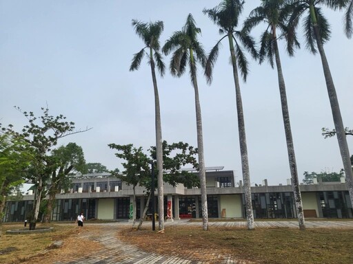 墨色世界的斑爛飛舞—書法家陳世憲以書藝傳遞土地之愛