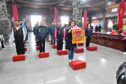 彰化縣長王惠美擲筊祈福 擇定國際海牛文化節5/18芳苑登場