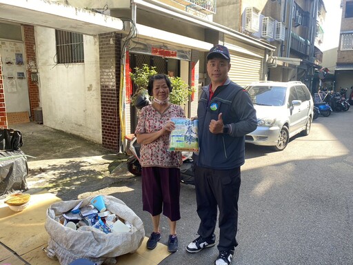 端午送暖 中市環保局贈米關懷資收個體戶