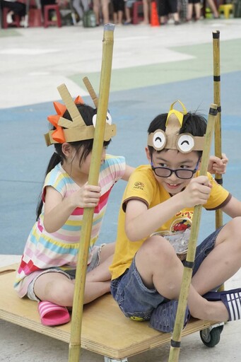 划龍舟不用下水 快閃基隆百福公園 端午節氣氛先熱起來！