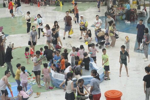 划龍舟不用下水 快閃基隆百福公園 端午節氣氛先熱起來!