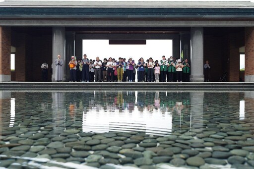 心靈環保浴心佛 法鼓慶佛誕千人朝山禮觀音