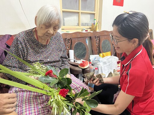 「不只顧肚子 連人生一起顧！」暖暖老人食堂端午飄粽香、送艾暖人心 陪伴偏鄉長者過節