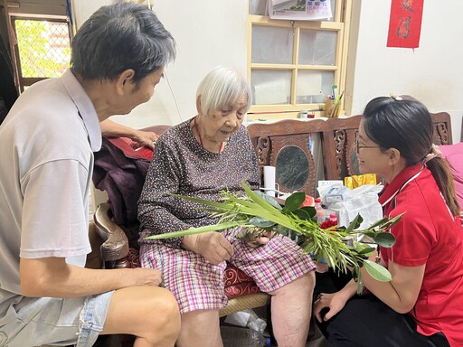 「不只顧肚子 連人生一起顧！」暖暖老人食堂端午飄粽香、送艾暖人心 陪伴偏鄉長者過節