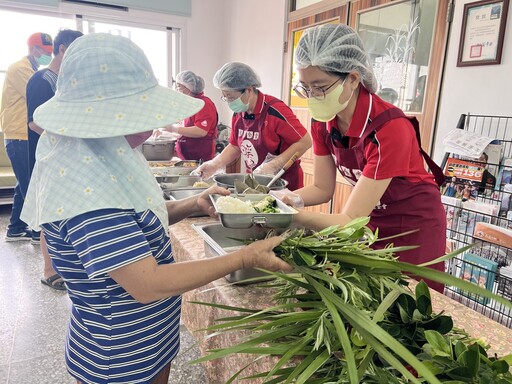 「不只顧肚子 連人生一起顧！」暖暖老人食堂端午飄粽香、送艾暖人心 陪伴偏鄉長者過節