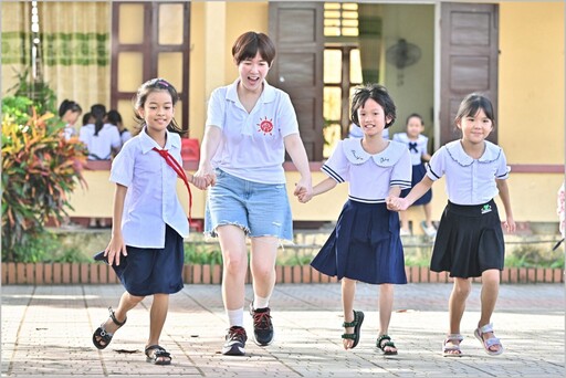 孫可芳認養越南女孩小妝 喜當人母:多一個女兒更好!