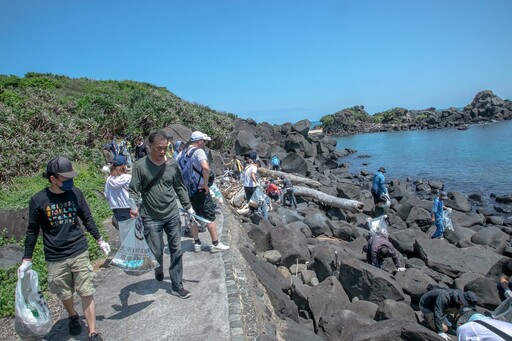 響應世界海洋日 北捷員工眷屬齊心淨灘守護海岸