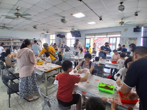 只想和「泥」在一起! 中市新庄社區邀親子體驗傳統泥趣文化