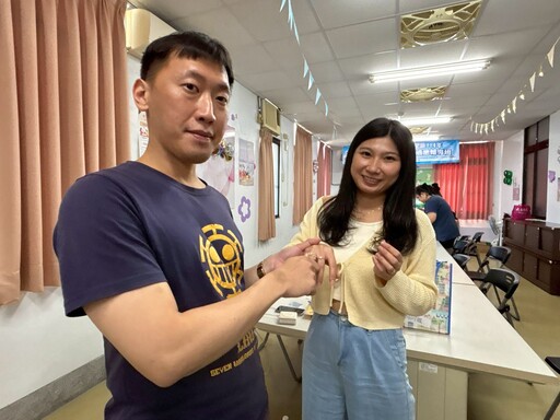 新住民巧手打造專屬向日葵飾品 中市后里戶所金工專班助新住民圓藝術夢