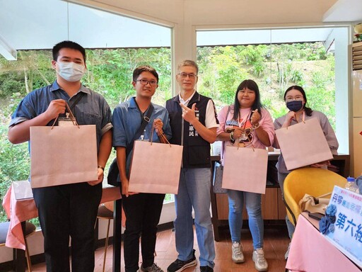 桃李河畔浪漫邂逅 中市單身聯誼促16對心動牽線 創八成高配對率