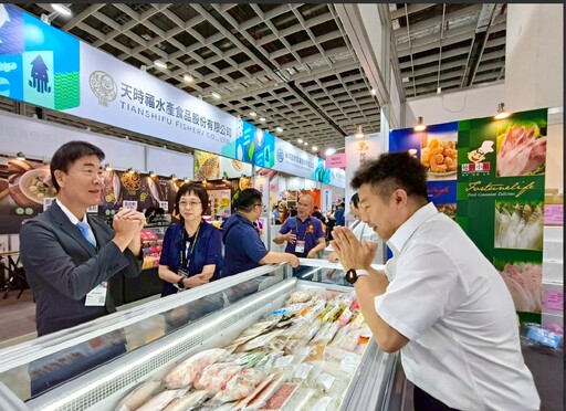 高雄海味「鱻」攻台北食品展 南北雙主廚現場聯手獻藝打造限定饗宴