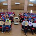 凝聚重測區文史傳承！ 東勢地政引領學童體驗測量儀器