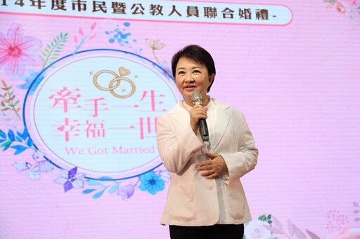 幸福巴士啟航!中市50對新人市府浪漫完婚 盧市長分享婚姻心法:選你所愛、愛你所選!