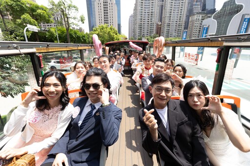 幸福巴士啟航!中市50對新人市府浪漫完婚 盧市長分享婚姻心法:選你所愛、愛你所選!