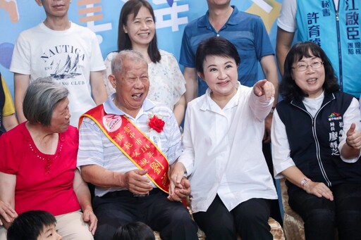 與400位模範父親合照 盧市長:父愛如山、堅韌無畏