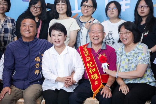 與400位模範父親合照 盧市長:父愛如山、堅韌無畏