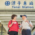 持續照顧長輩 台中敬老愛心卡搭火車貼心升級