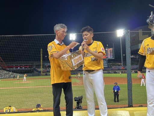 龍象大戰嗨翻全場！ 中市地稅局點燃熱血棒球夜