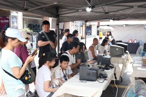 八德路化身電競戰場封街對決 街頭市集、美食嗨翻周末