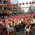 九大城隍廟齊聚嘉義 總統、市長親扶神轎祈安 萬人隨行夜巡遶境
