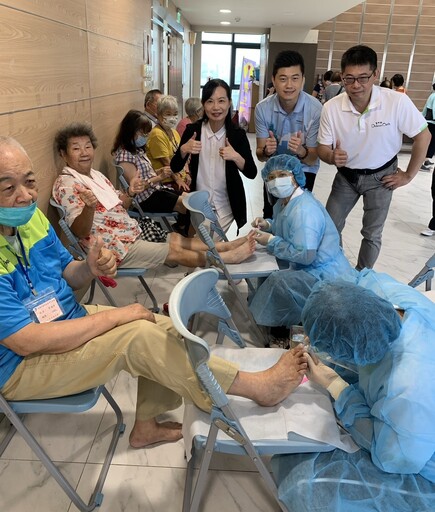 萬人見證的溫暖！ 桃園百揚扶輪社偕三大協會啟動長者趾甲義剪服務