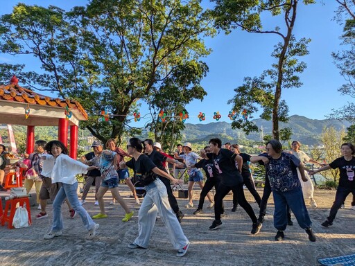 基隆堵南「後山音樂派對」百人同樂 點亮荒蕪公園譜寫溫馨樂章