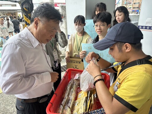 兒少關懷大使攜手小愉兒 以行動關懷弱勢