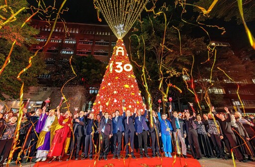 紅運當頭！ 15米巨型聖誕樹點亮國北教大 金蛇年迎來最火紅聖誕季！