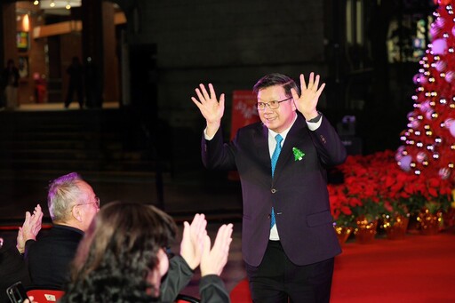 紅運當頭！ 15米巨型聖誕樹點亮國北教大 金蛇年迎來最火紅聖誕季！