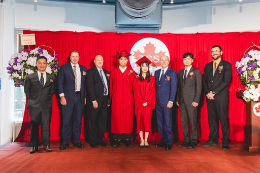 TCS首屆畢業生 加拿大駐台代表倪傑民到場祝福