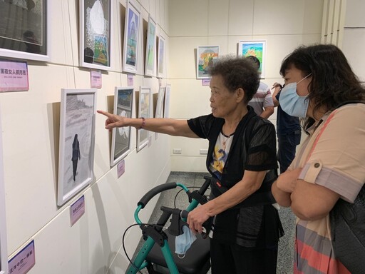 83歲素人畫家秀琴阿嬤 「多元宇宙日記簿」畫展開幕