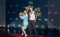 王陽明、鄭人碩父親節尬帥，王識賢偷襲台灣第一帥：全腿黑青