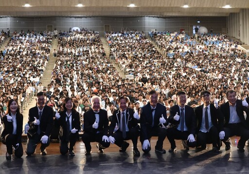 東海大學「大學入門」 張國恩鼓勵新鮮人「生命只有挫折沒有失敗」